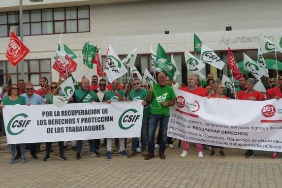 Protesta de los trabajadores del Ayuntamiento de Telde/TA.